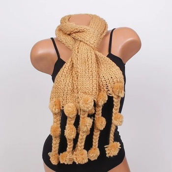 Image 1 of Плетен шал в жълт пастел с ефектни плитки и помпони