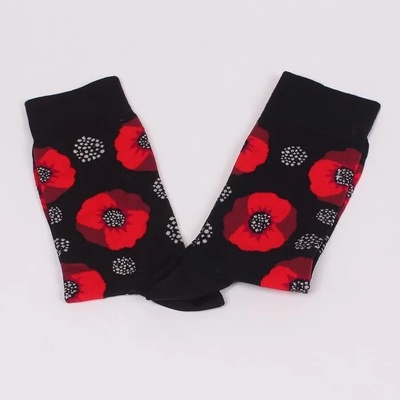 Мъжки чорапи в черен цвят с големи червени цветя