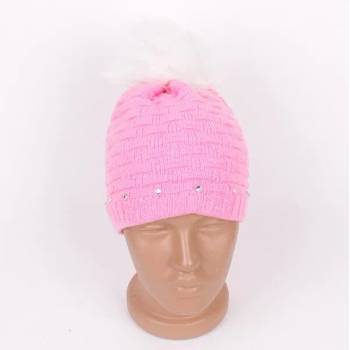 Зимна плетена шапка в розово с малки камъчета и бял пухкав помпон