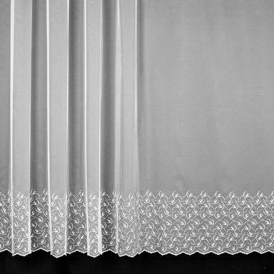 Mantis Tylová záclona 567/601, vyšívané květinky s ornamenty, s bordurou, bílá výška 140cm ( v metráži)t