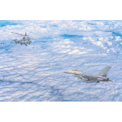 DIMEX ART Флизелинов фототапет изтребител и хеликоптер 375 x 250 см