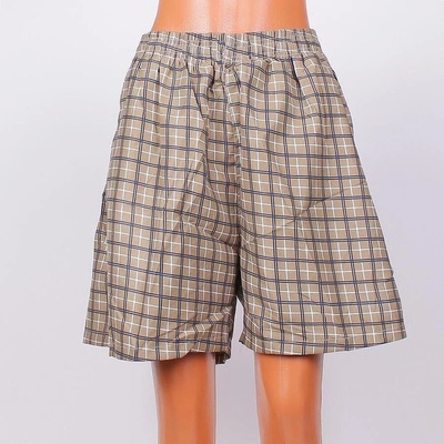 Мъжки макси шорти в цвят каки с кариран десен