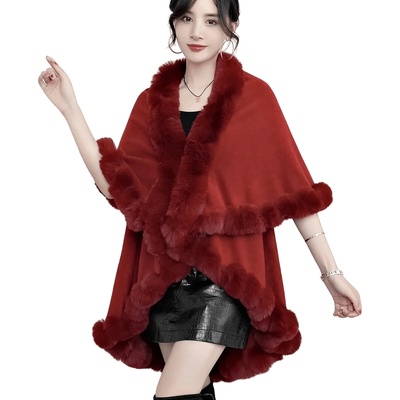 Ефектна пелерина в червено с пухкава шал яка
