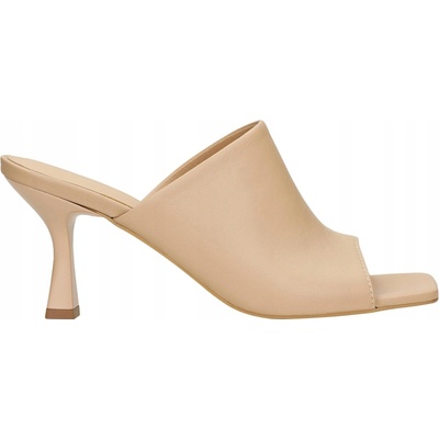 Béžové kožené sandále na podpätku