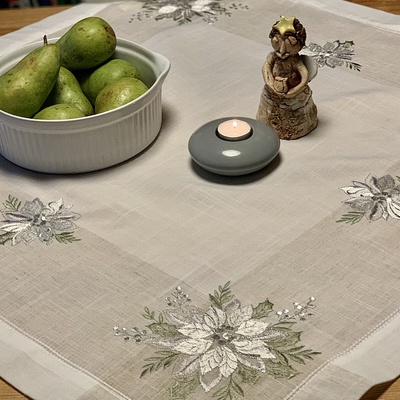 Ying-chang vyšívaný vianočný obrus Strieborná hviezda 40x160cm