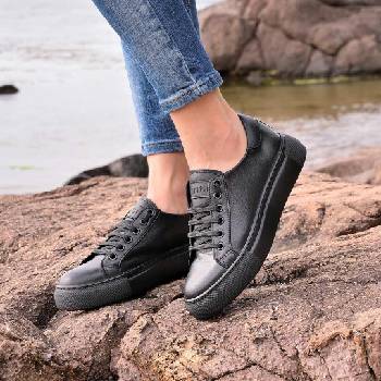 Image 1 of Tinti Shoes Черни дамски кецове Adel black