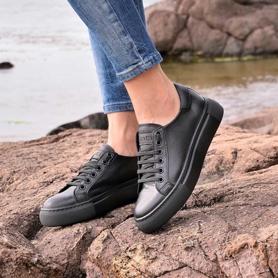 Tinti Shoes Черни дамски кецове Adel black