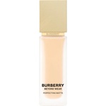 Burberry Beyond Wear Perfecting Matte Foundation течен фон дьо тен с матов завършек цвят Fair Warm 010 30ml