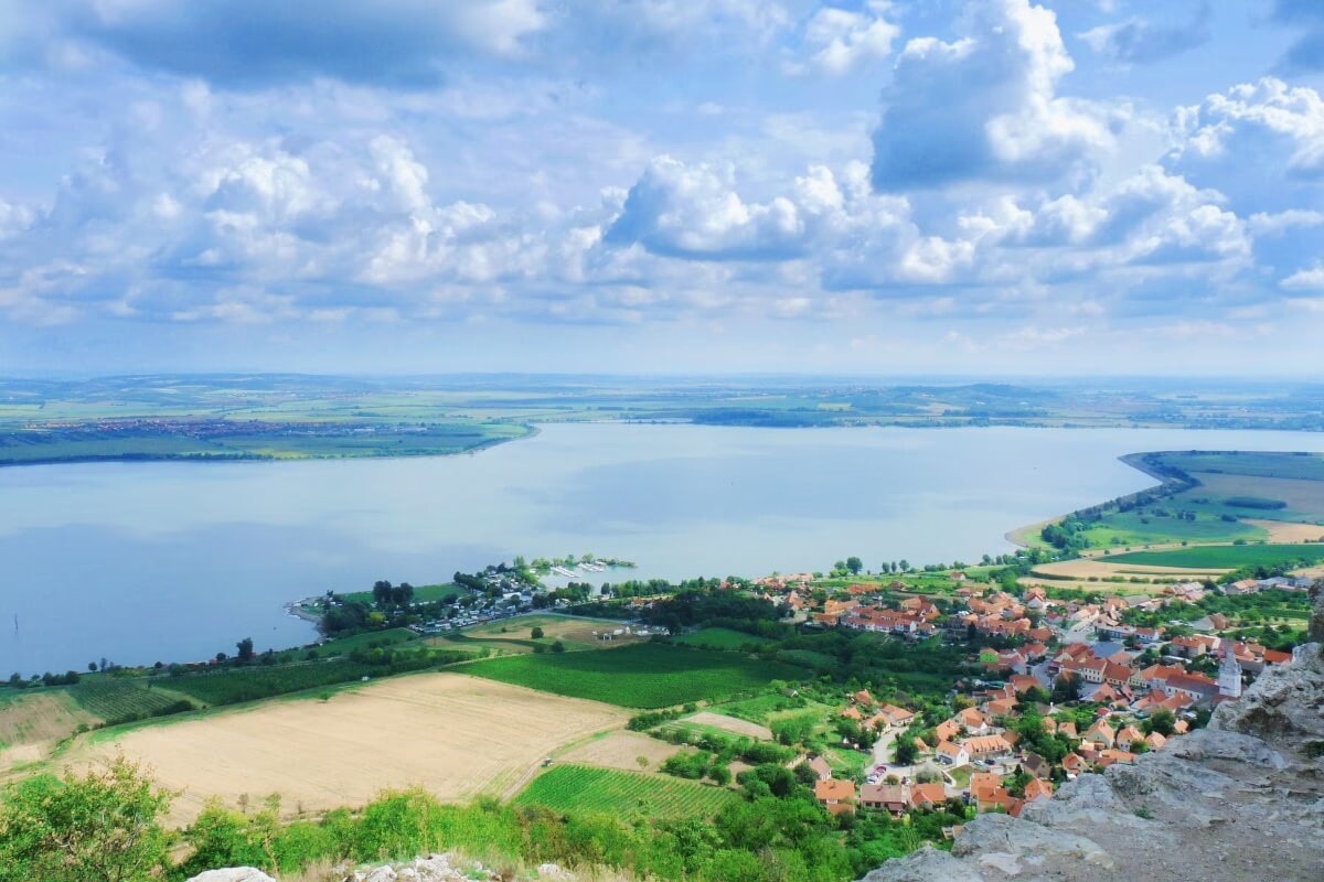 Pohled na vodní nádrž Nové Mlýny