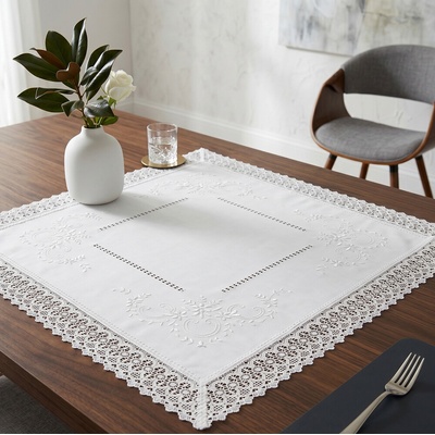 Raebel Vyšívaný biely obrus s háčkovanou čipkou 704 biela Bavlna/Viskóza 85x85cm