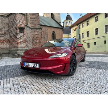 Spolujezdec v Tesle: 20 min. 899Kč Královéhradecký kraj