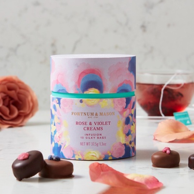 FORTNUM & MASON bylinný čaj RŮŽE, FILAKY A ČOKOLÁDA 15 hedvábných pyramid