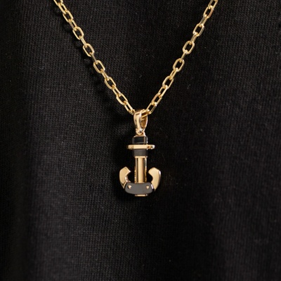 Lillian Vassago Zlatý přívěsek kotva s černou keramikou LLV36 GP008