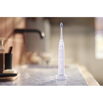 Image 1 of Philips Sonicare 6100 HX7400/01