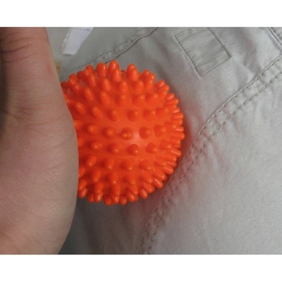 Modom Masážna loptička Ježko oranžová, pr. 7 cm