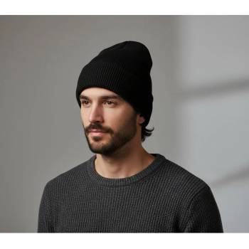 Мъжка шапка за зимата в черно