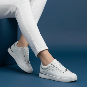  Сникърси W210221 White