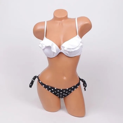 Бански две части в бяло и черно със сърца