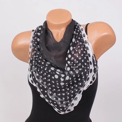 Копринено фишу в черно с бели точки