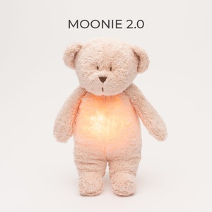 MOONIE organic 2.0: Приятелче за спокоен сън от органичен памук с нощна лампа и успокояващи звуци - МЕЧО "rose (m-mro2)