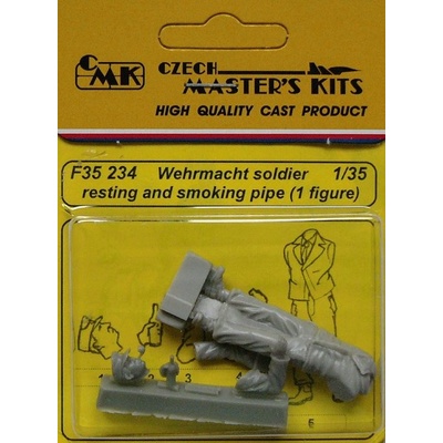 CMK Wehrmacht soldier resting and smoking pipe 1 fig 1:35