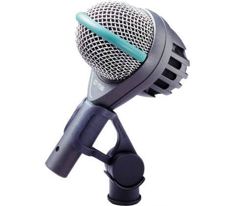 AKG D 112
