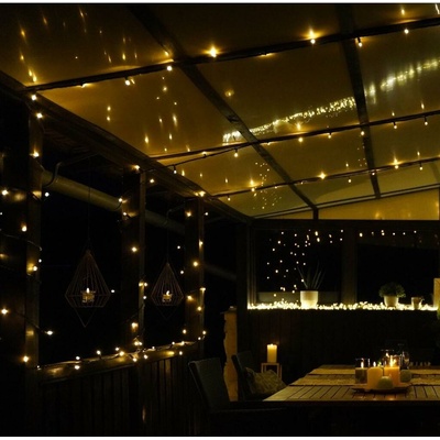DECOLED LED venkovní solární světýlka na zahradu 20 m, teple bílá, 200 diod, černý kabel IP44, solární panel