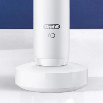 Image 1 of Oral-B iO Series 8N white alabaster