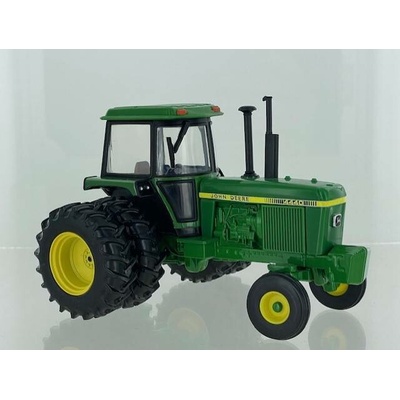 Traktor John Deere 4440 2WD s dvojitou montáží pneumatik Britains 1:32