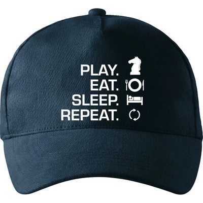 Eat sleep play šach so zahnutým šiltom a mosaznou sponou Tmavomodrá veľmi tmavá skoro čierna