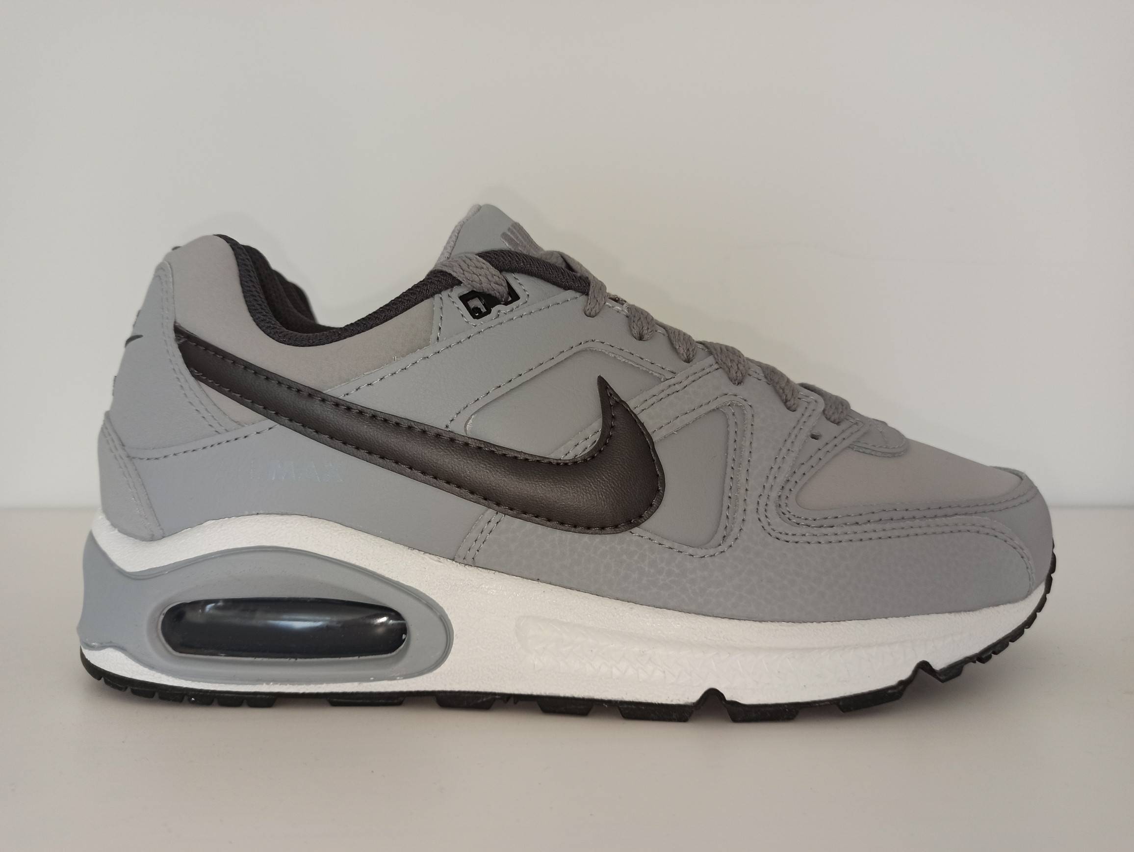 air max command 46