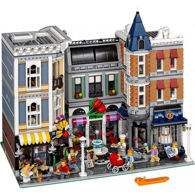 LEGO® Creator Expert 10255 Zhromaždenie na námestí