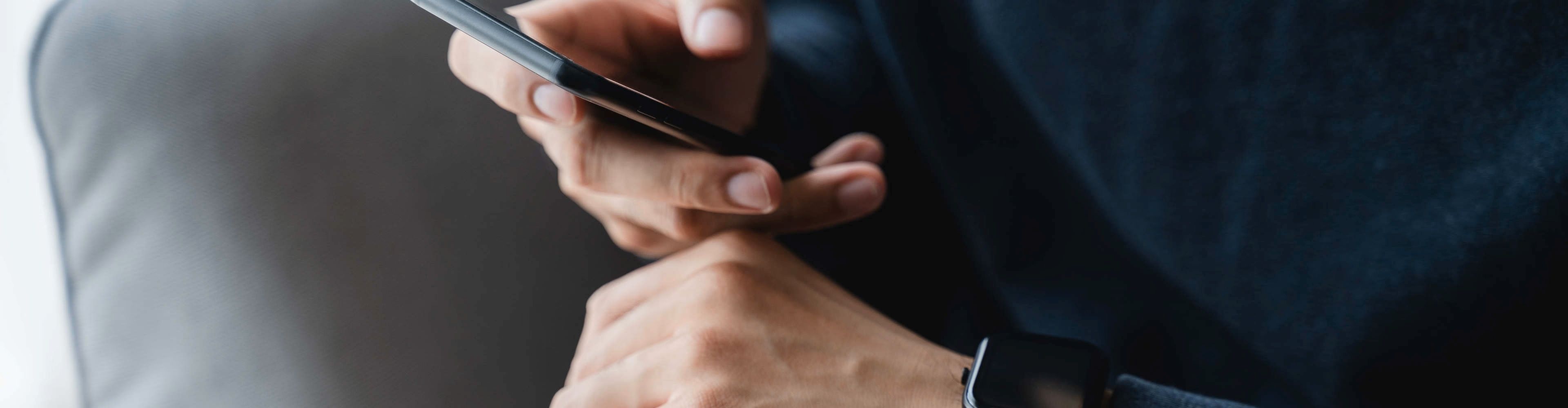 Conectarea smartwatch-ului la telefonul mobil Conectarea smartwatch-ului la telefonul mobil