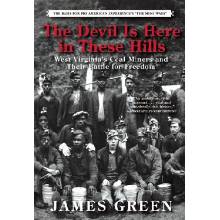 The Devil Is Here in These Hills: West Virginia's Coal Miners and Their Battle for Freedom Green JamesPaperback