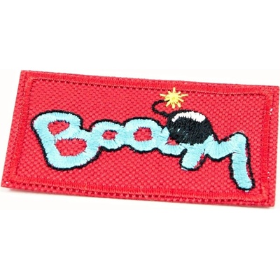 Nažehľovací záplata - BOOOM - modrá, červená - rozmer 6 cm x 3,5 cm BOOOM - červená