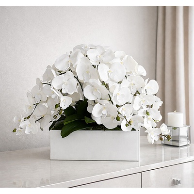 Orchidea biela v sklenenom kvetináči