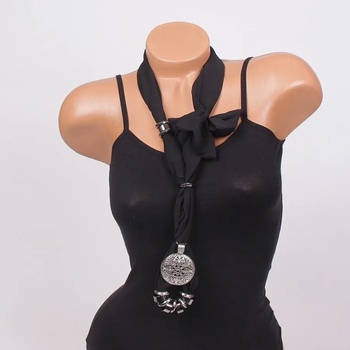 Image 1 of Ефектно фишу в черен цвят със сребристо украшение