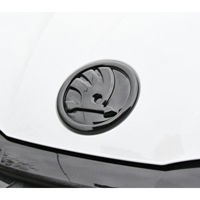 ŠKODA OCTAVIA IV-PŘEDNÍ ZNAK ŠKODA v originál Škoda barvě BLACK MAGIC (F9R) O4-ZNK-BLK