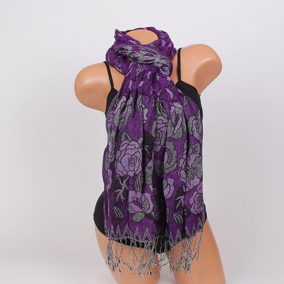Дамски шал в лилаво с рози и ресни