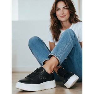 GNStyle ДИЗАЙНЕРСКИ ДАМСКИ СНИКЪРСИ ОТ ЕСТЕСТВЕНА КОЖА В КЛАСИЧЕСКИ ЧЕРЕН ЦВЯТ СЪС ЗЛАТИС АКЦЕНТ