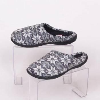 Image 1 of Зимни коледни пантофки със снежинки