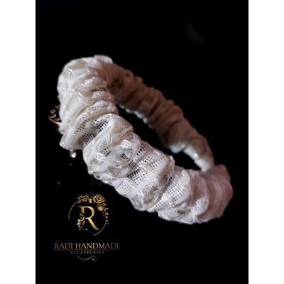 Radi handmade Диадема с бежова дантела и нежен блясък (886)