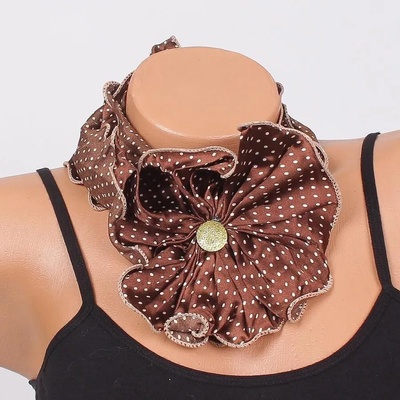 Фишу-цвете в кафяво с малки точици