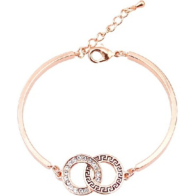 Златиста гривна с вплетени пръстени