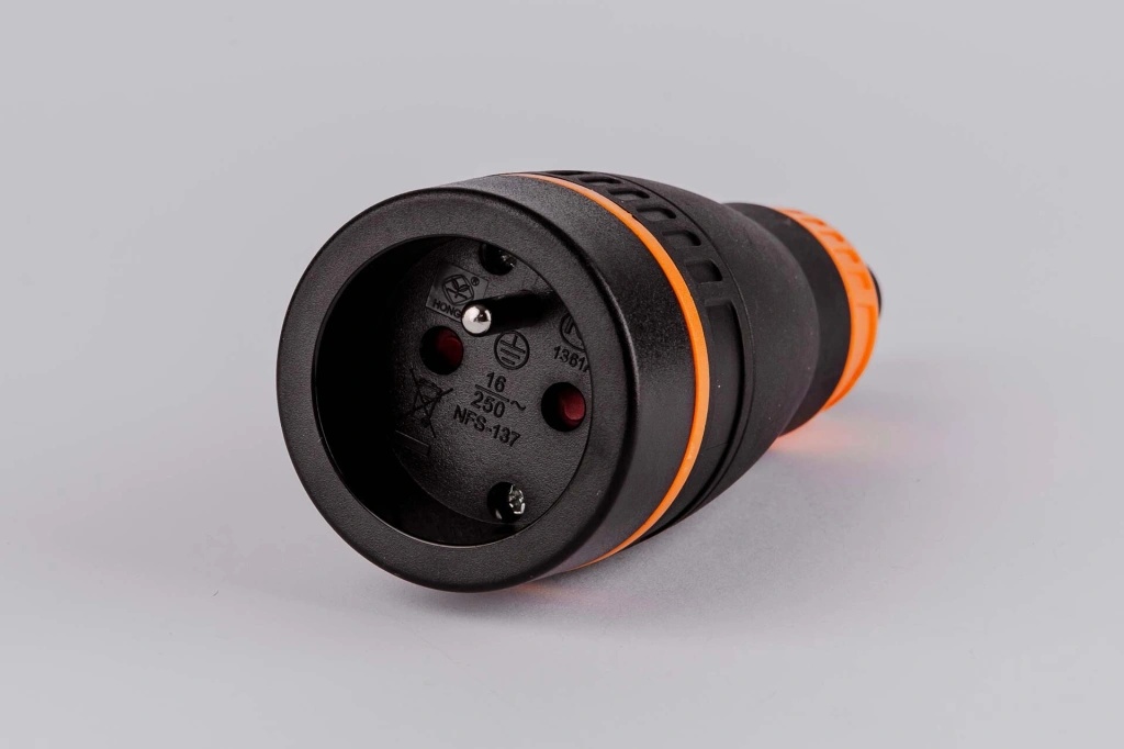 SOLIGHT P68