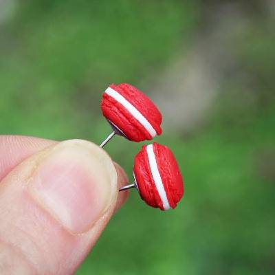 CircusMind dámské červenobílé náušnice makronky pecky S3119