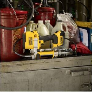 DEWALT Моторен пистолет за грес DeWALT DCGG571M1 (DCGG571M1)