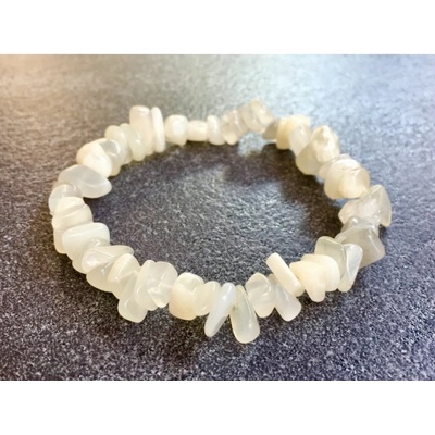 Prosperk náramek z minerálů sekaný měsíční kámen S2727