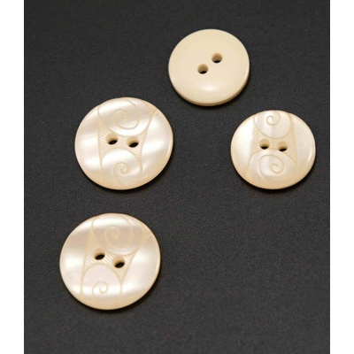 Dierkový gombík - smotanový perleťový - priemer 1,4 cm