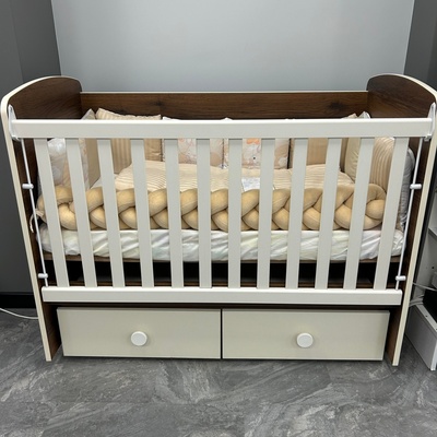 Дейзи Н Бебешка кошара Тони 60/120 с подвижна решетка дъб масима + крем